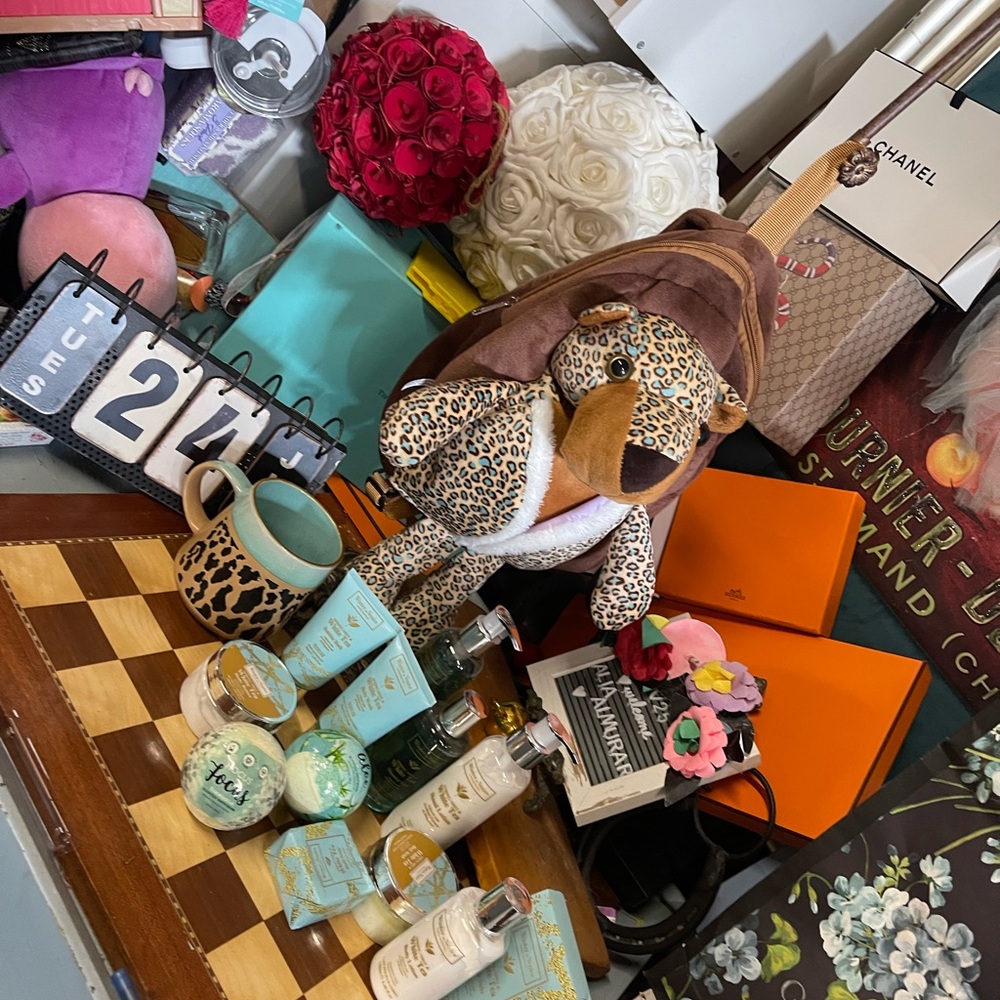 Cheetah 🐆 print bundle with white tea bath stuff